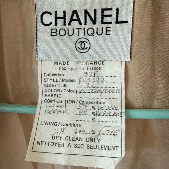 Chanel Runway tweed jacket - Picture 10 of 17